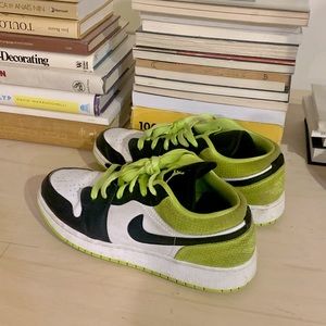 Jordan 1 Low Black Cyber - Womens 8.5